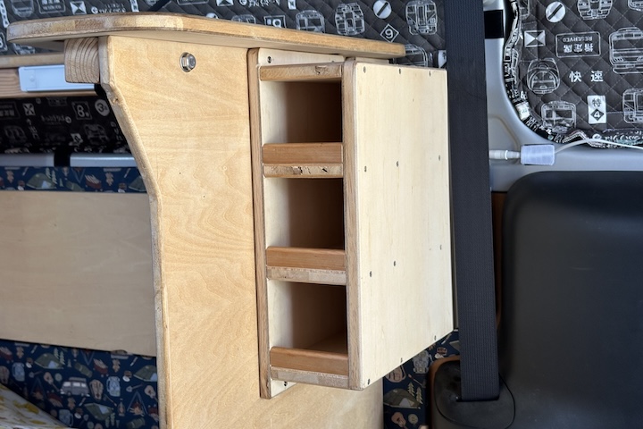 ギターテーブルに小物入れ棚